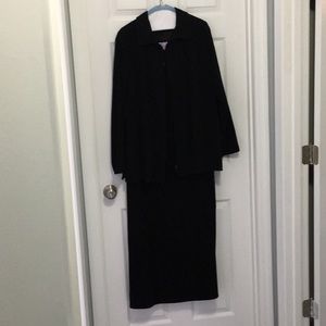 Black Jumper, 2 pockets, matching long sleeved jacket ,button front opening.